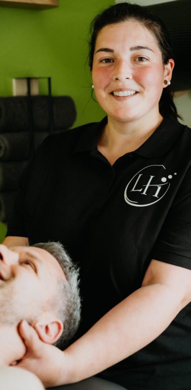 Laura Hartmann, Physiotherapeutin Laura Hartmann, Physiotherapeutin aus Leidenschaft, und seit 2015 in diesem Beruf tätig.